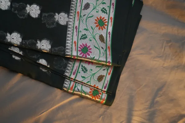 Black-banarasi_silk_saree