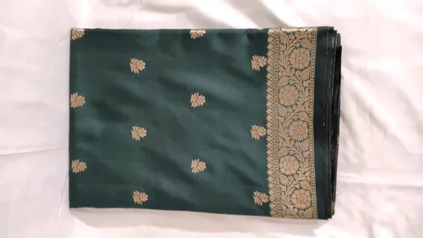 Green_Woven_Zari_Saree_for_Women