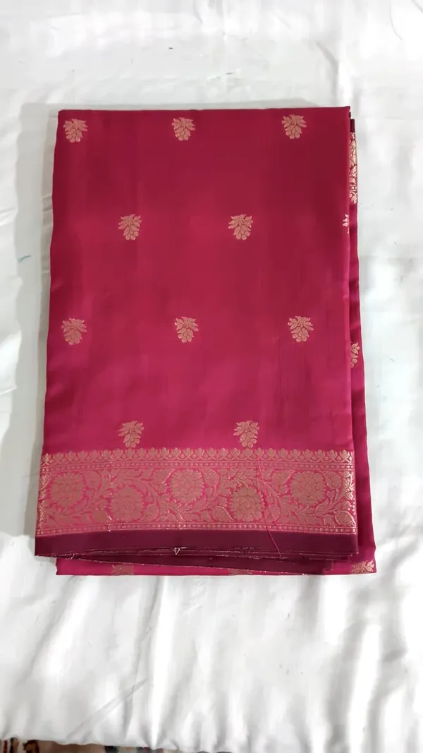 Magenta_Woven_Zari_Saree_For_Women