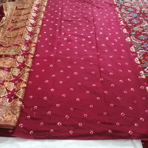 Maroon_Traditional_Patterned_Saree_for_Women