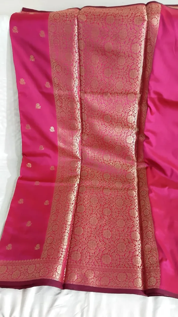 Magenta_Woven_Zari_Saree_For_Women
