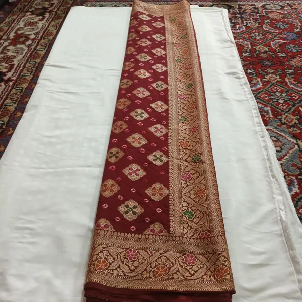 Maroon_Traditional_Patterned_Saree_for_Women