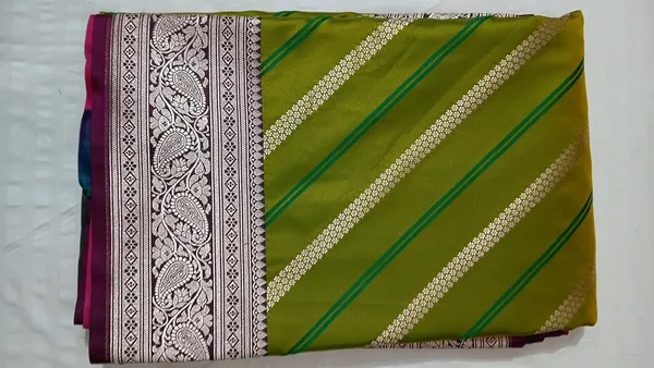 Magenta_Zari_Woven_Saree_for_Women