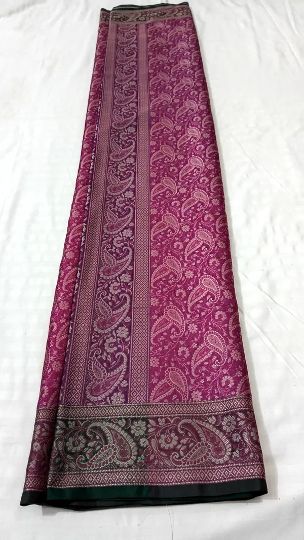 Magenta_Paisley_Print_Saree_for_Women
