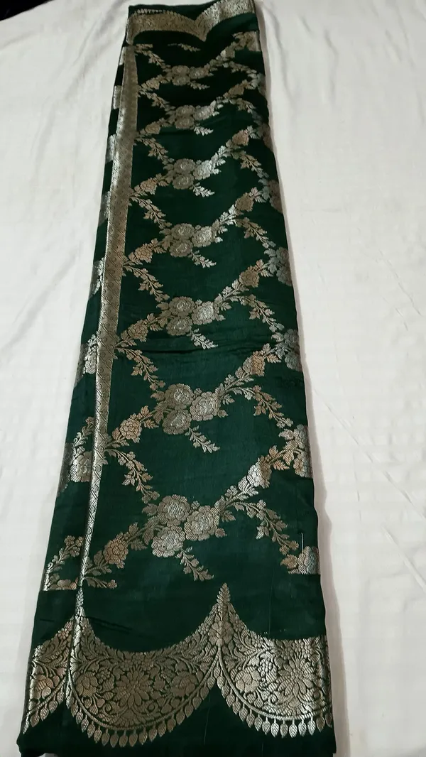 Green_Woven_Floral_Zari_Saree_for_Women