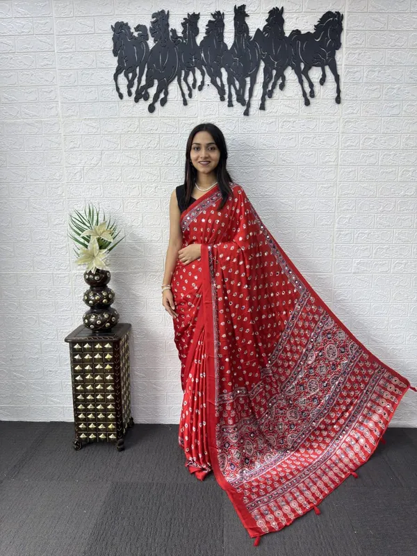 Red_Printed_Saree_For_Women