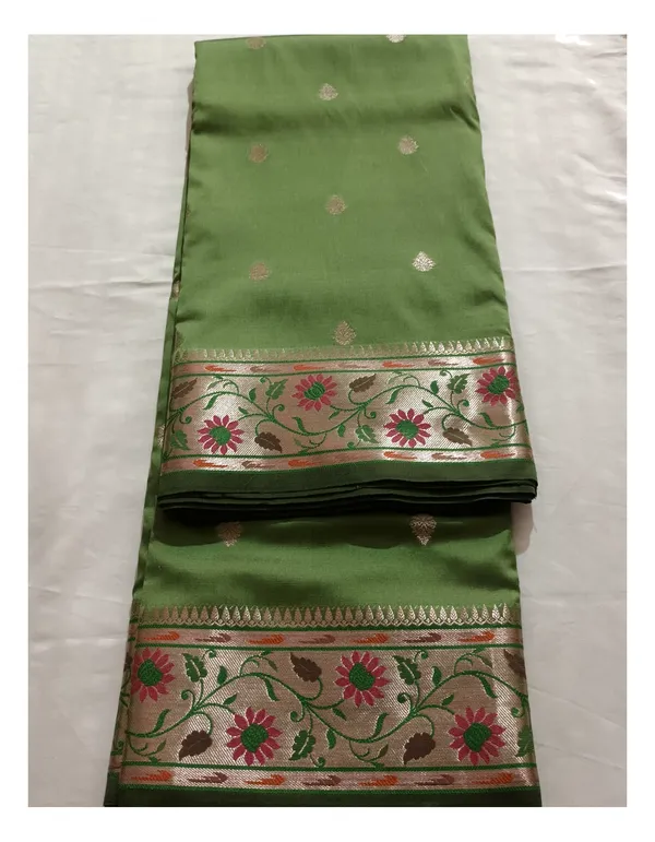 Green_Woven_Floral_Zari_Saree_for_Women