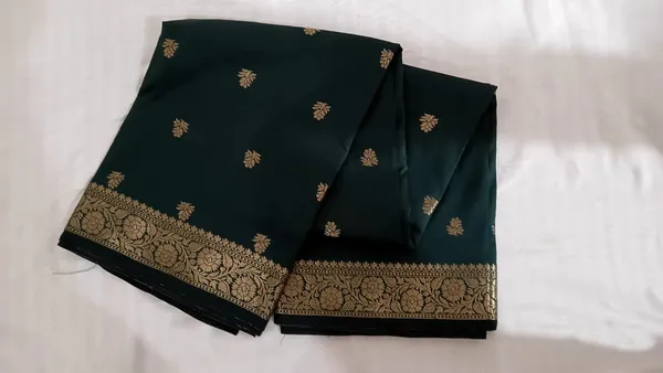 Green_Woven_Zari_Saree_for_Women