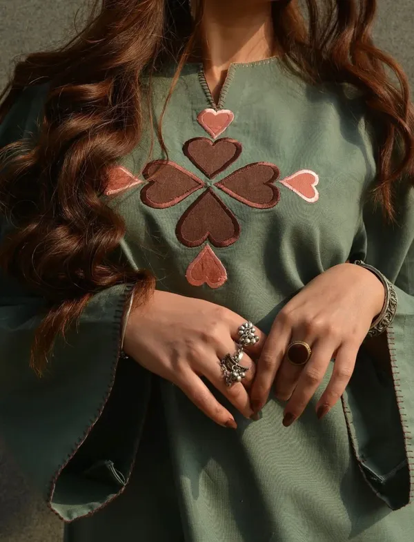 Sage_Green_Relaxed_Fit_Embroidered_Kurta_For_Women