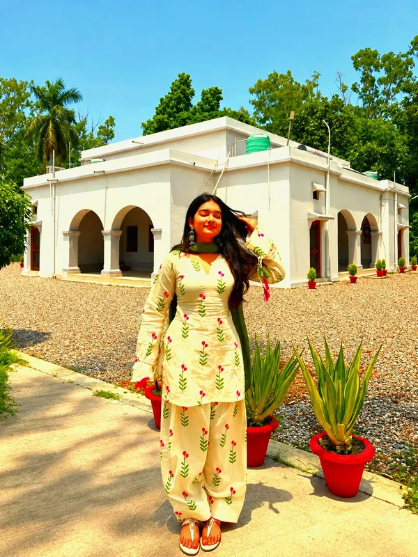Cream_Floral_Printed_Farsi_Suit_Set