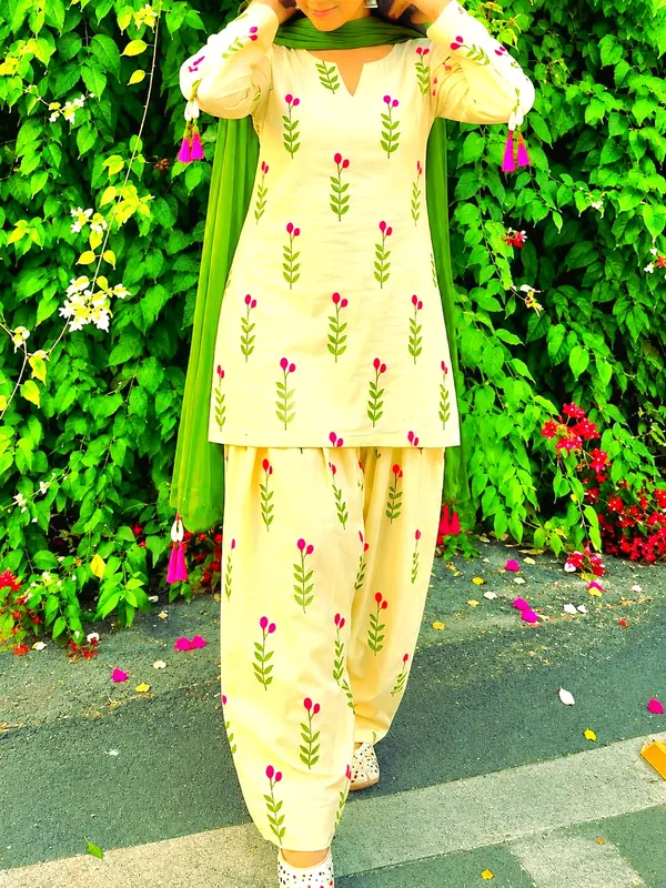 Cream_Floral_Printed_Farsi_Suit_Set