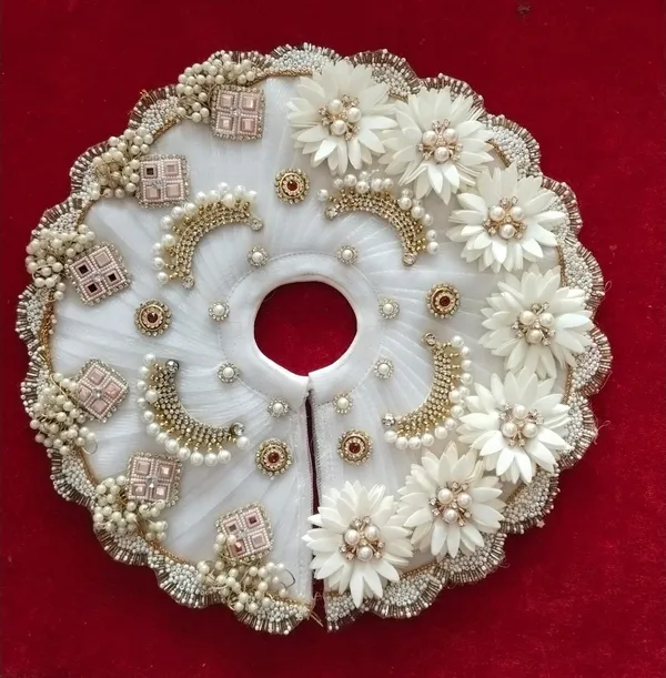 White_Beaded_Floral_Christmas_Tree_Skirt