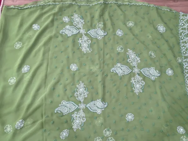 Olive_Grace_Hand-Embroidered_Chikankari_Saree