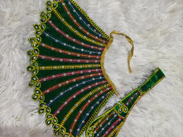 Vibrant_Green_Mata_Rani_Lehenga_&_Patka_Set