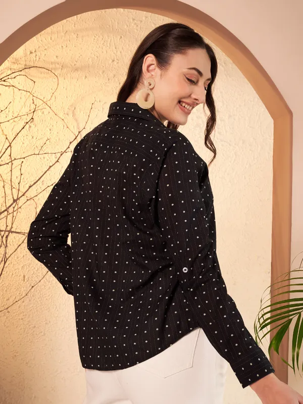 Black_Printed_Regular_Fit_Shirt_For_Women