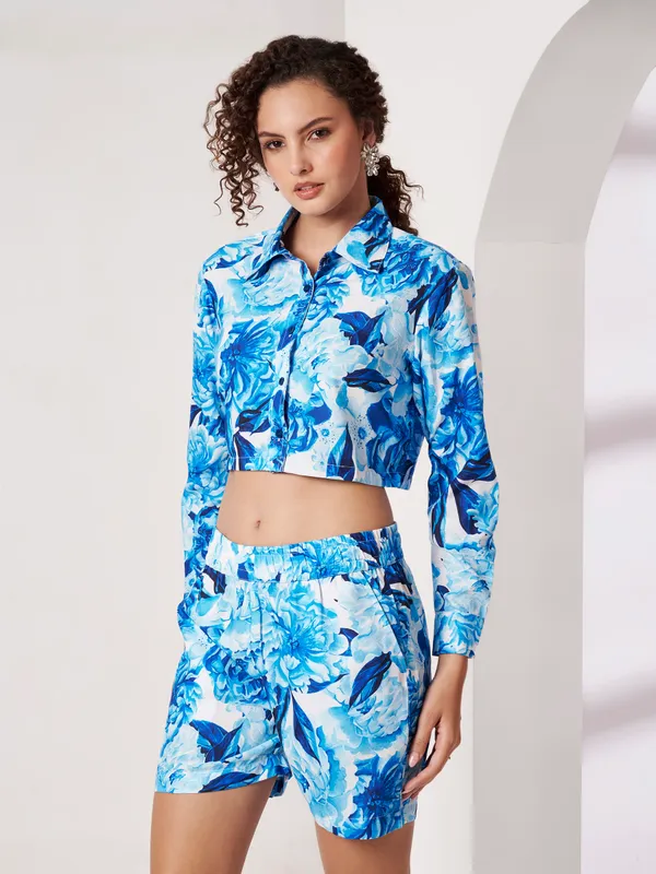 Blue_Floral_Print_Cropped_Shirt_And_Shorts_Set_For_Women