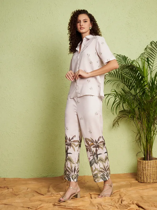 Ivory_Botanical_Print_Relaxed_Fit_Co-Ord_Set_For_Women