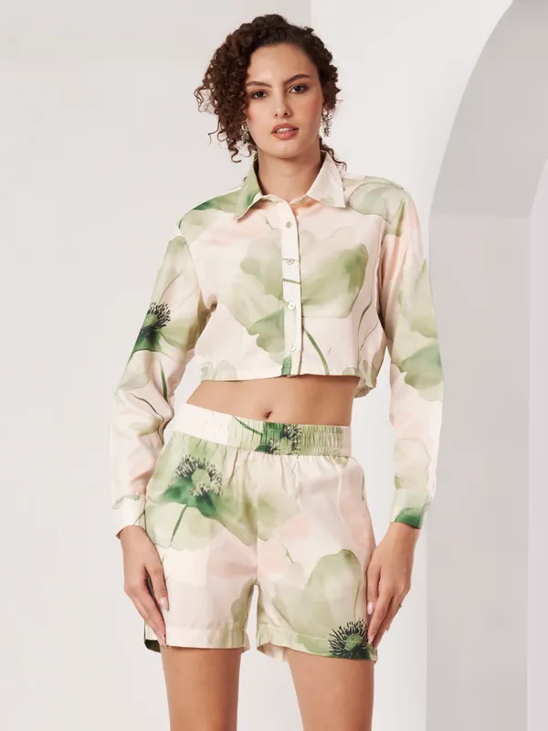 Pastel_Floral_Print_Cropped_Shirt_And_Shorts_Set_For_Women