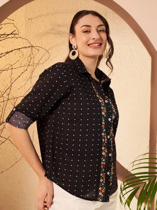 Black_Printed_Regular_Fit_Shirt_For_Women