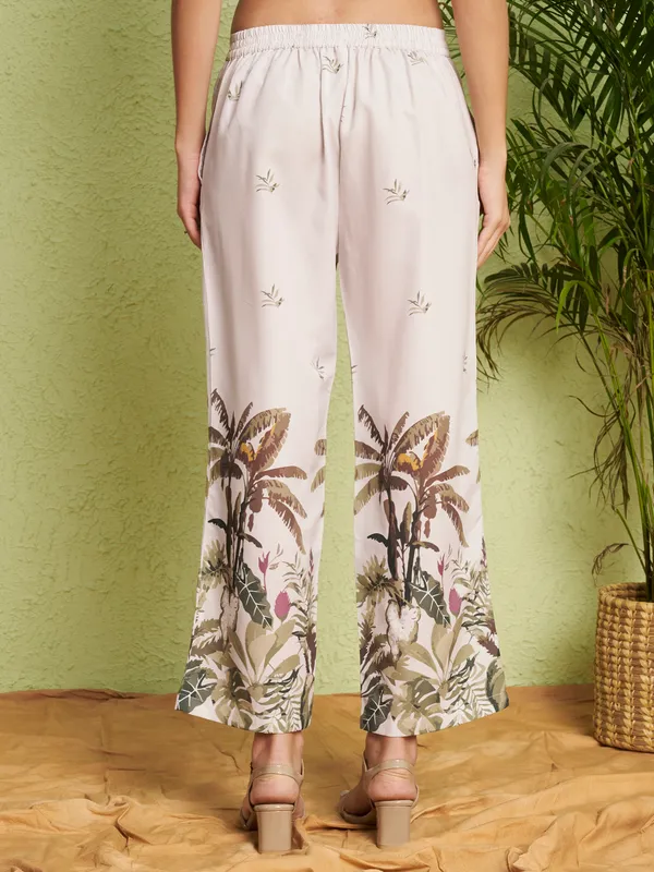 Ivory_Botanical_Print_Relaxed_Fit_Co-Ord_Set_For_Women
