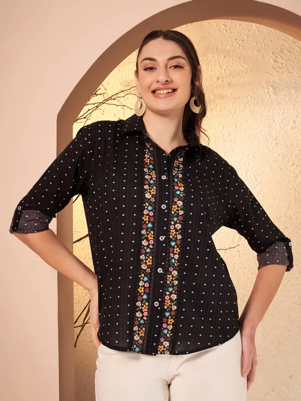 Black_Printed_Regular_Fit_Shirt_For_Women