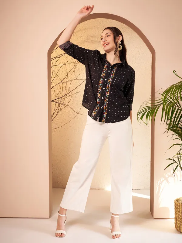Black_Printed_Regular_Fit_Shirt_For_Women