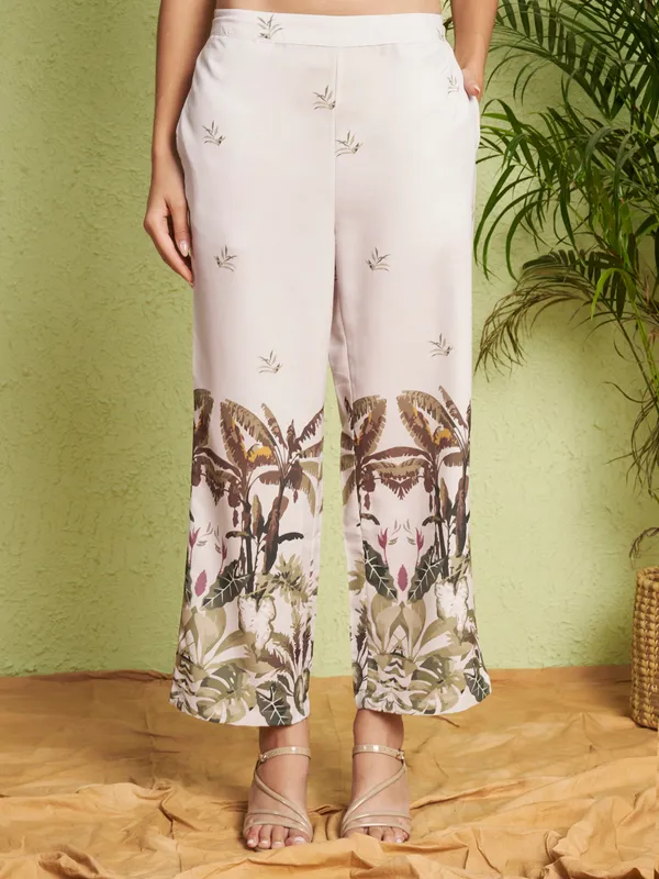 Ivory_Botanical_Print_Relaxed_Fit_Co-Ord_Set_For_Women