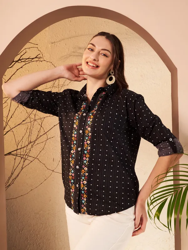 Black_Printed_Regular_Fit_Shirt_For_Women