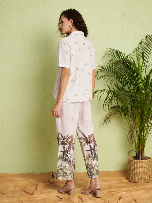 Ivory_Botanical_Print_Relaxed_Fit_Co-Ord_Set_For_Women