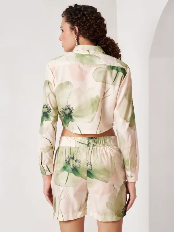 Pastel_Floral_Print_Cropped_Shirt_And_Shorts_Set_For_Women