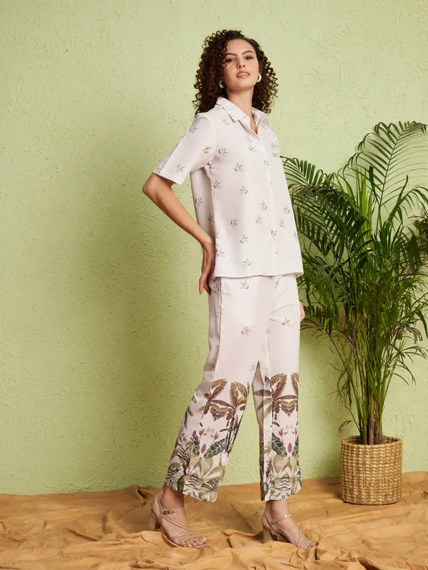 Ivory_Botanical_Print_Relaxed_Fit_Co-Ord_Set_For_Women