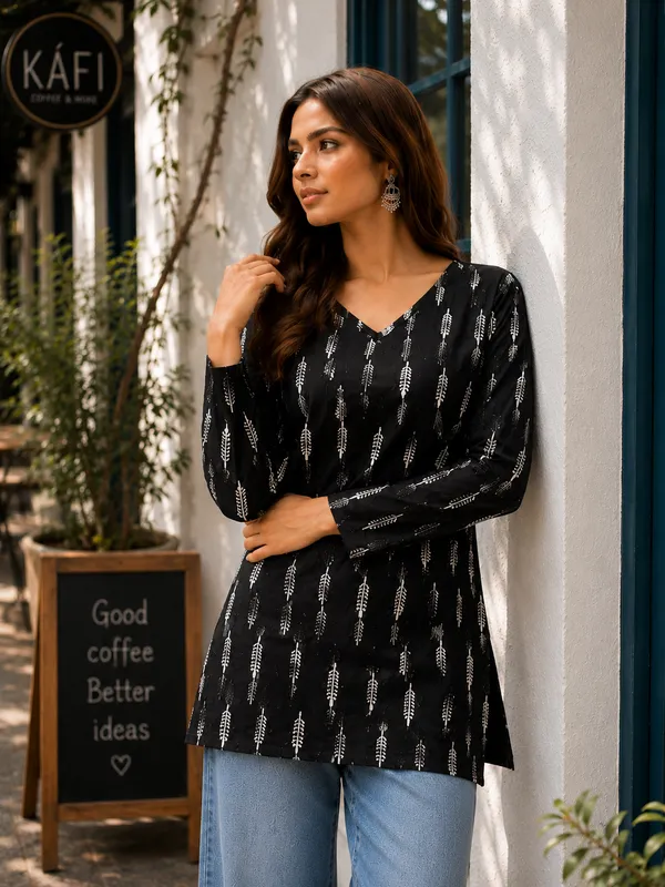 Black_Printed_Straight_Kurta_For_Women