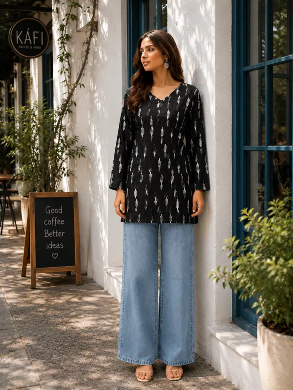 Black_Printed_Straight_Kurta_For_Women