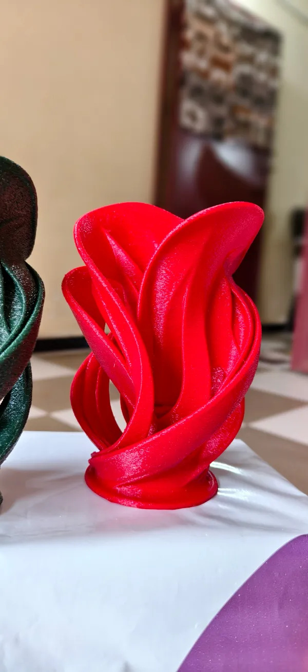 Red_Plastic_Decorative_Vase