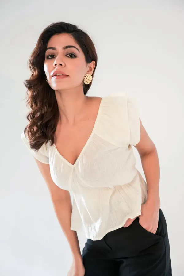 Off-White_Cotton_Ruffle_Sleeve_Peplum_Top