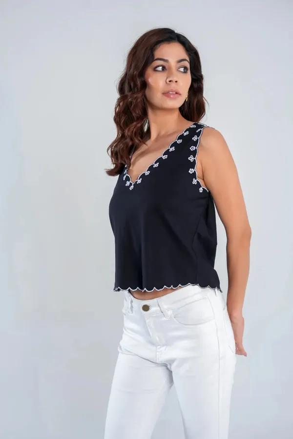 Black_Scallop_Embroidered_Sleeveless_Top