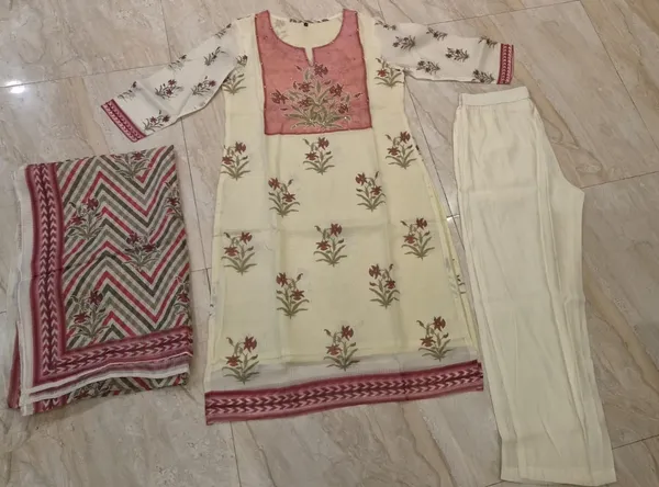 Cream_Floral_Print_Straight_Kurta_Set_for_Women