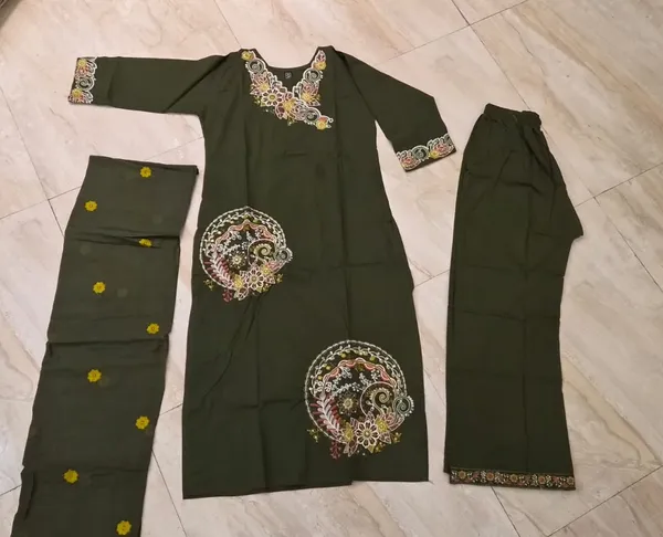 Dark_Green_Embroidered_Kurta_Set_For_Women