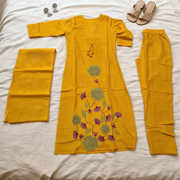 Yellow_Mul_Cotton_Straight_Floral_Print_Kurta_Set_For_Women