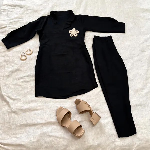 Black_Cotton_Straight_Fit_Embellished_Kurta_Pant_Set_For_Women