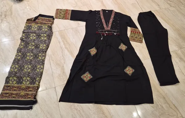 Black_Anarkali_Suit_Set_for_Women