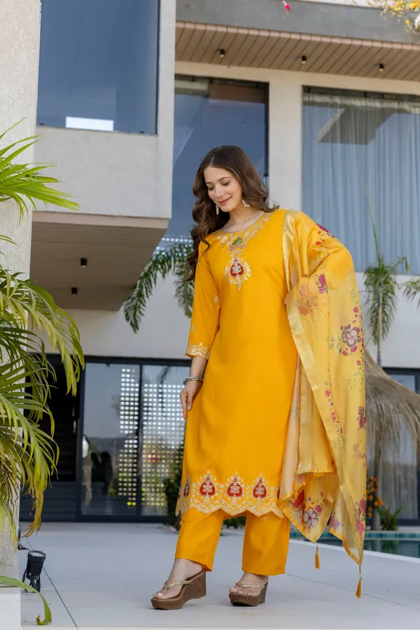 Yellow_Chanderi_Pure_Tabby_Silk_Printed_Dupatta_Embroidered_Chanderi_Kurti_Pant_Dupatta_Set_For_Women