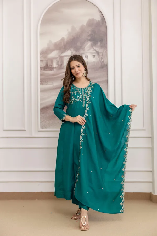 Green_Vichitra_Silk_Embroidered_Kurti_Pant_Dupatta_Set_For_Women
