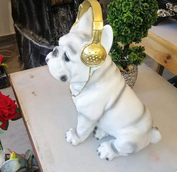 French_Bulldog_Figurine_With_Headphones