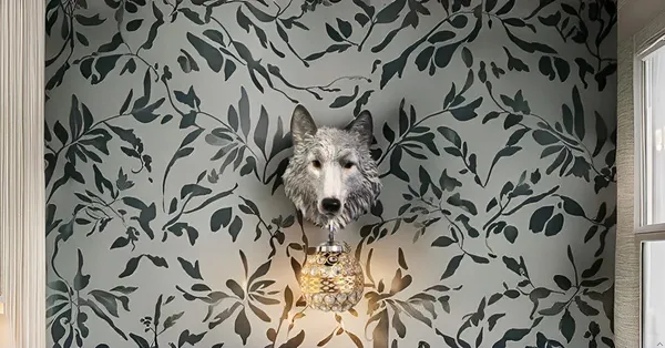 Wolf_Head_Wall_Sconce_With_Crystal_Beaded_Lampshade