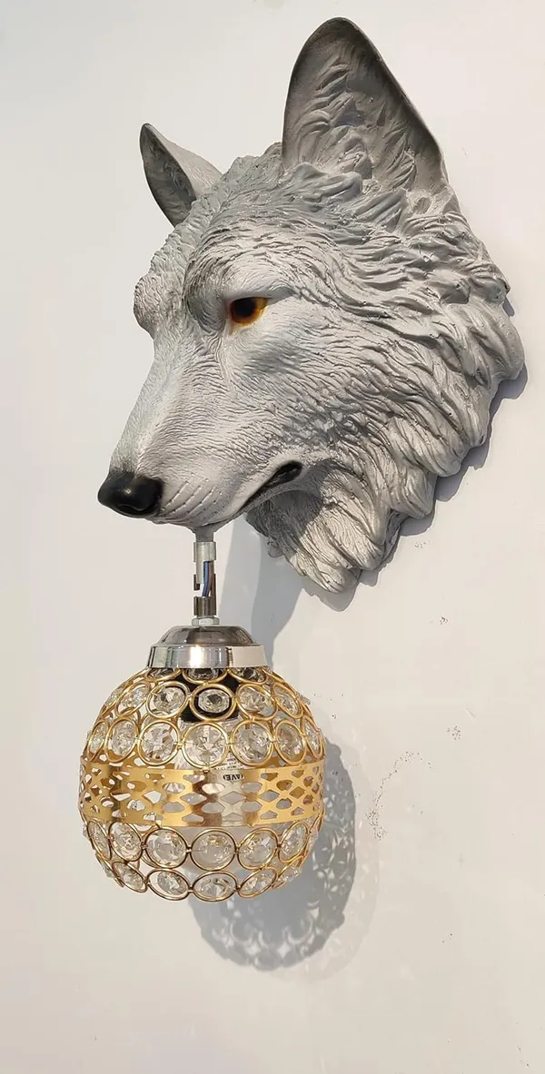 Wolf_Head_Wall_Sconce_With_Crystal_Beaded_Lampshade
