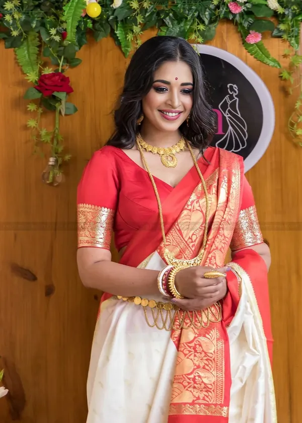 Red_&_White_Banarasi_Soft_Silk_Saree_For_Women