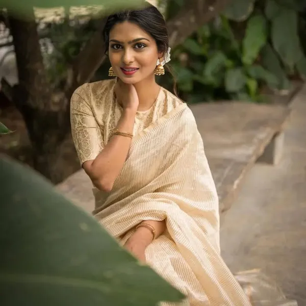 White_Banarasi_Soft_Silk_Saree_For_Women