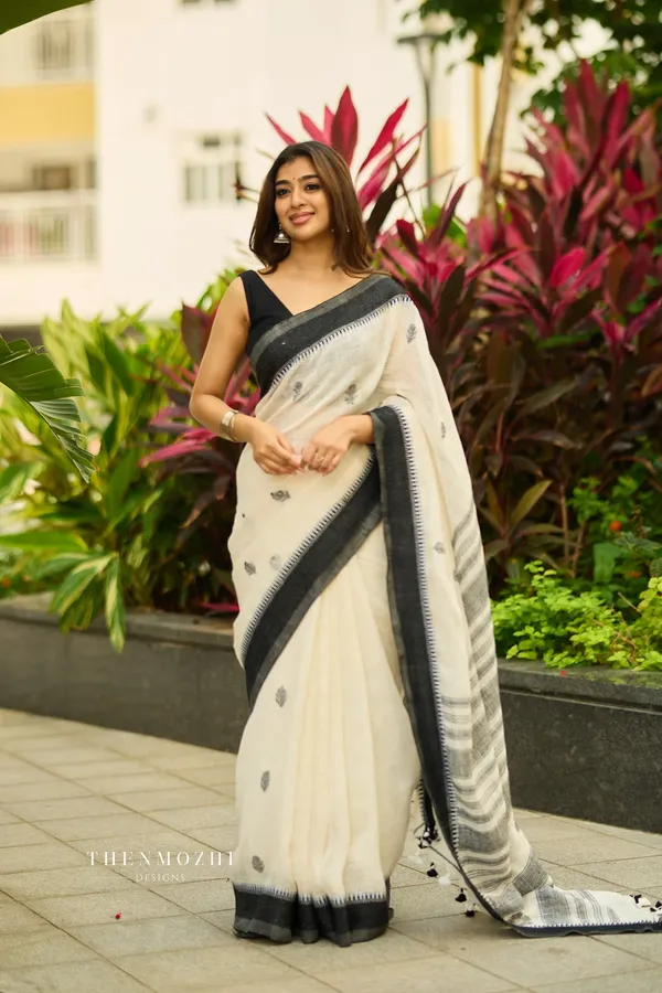 White_&_Black_Linen_Slab_Saree_For_Women