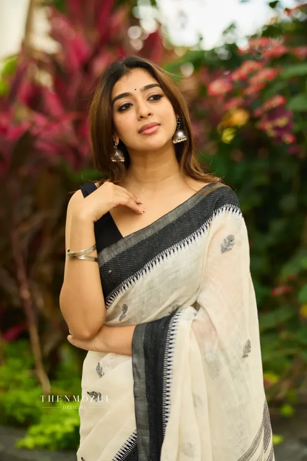 White_&_Black_Linen_Slab_Saree_For_Women